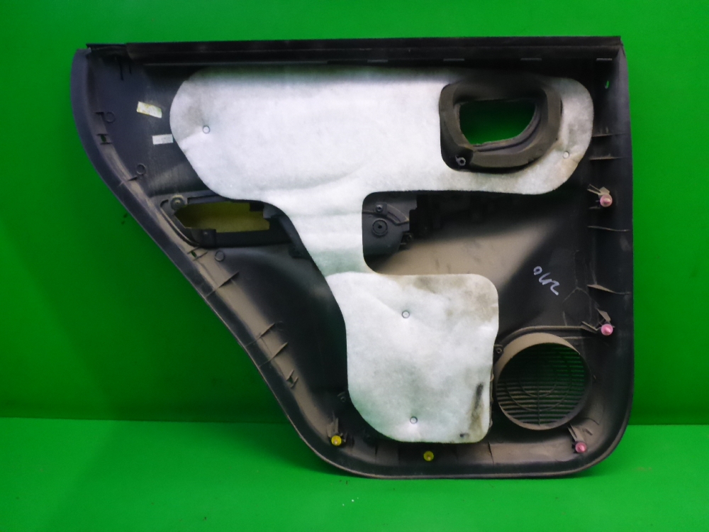 Обшивка двери задней правой