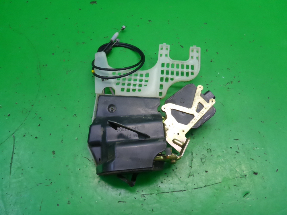 Замок двери задней правой