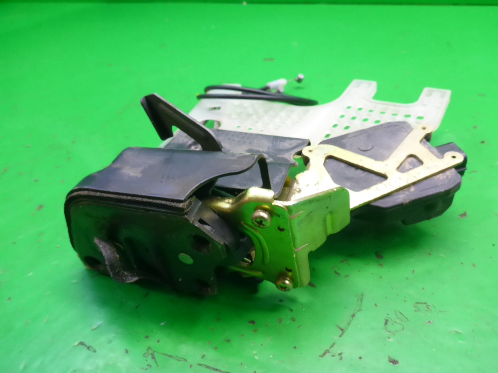 Замок двери задней правой