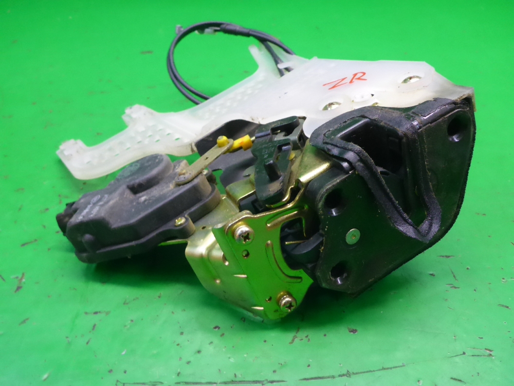 Замок двери задней правой