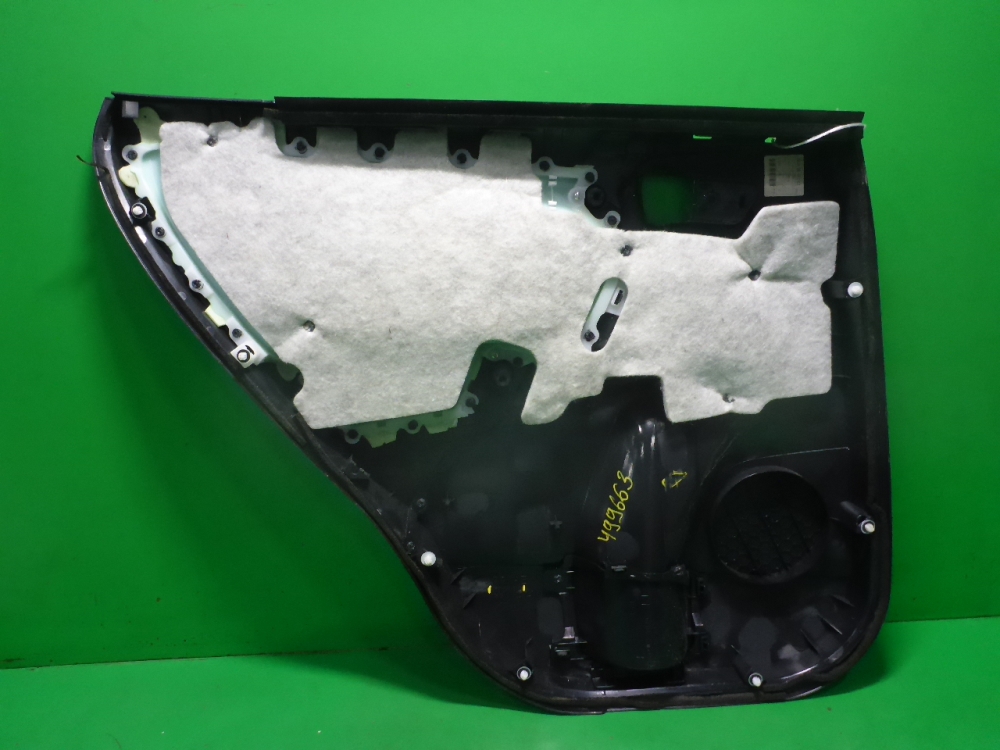 Обшивка двери задней правой