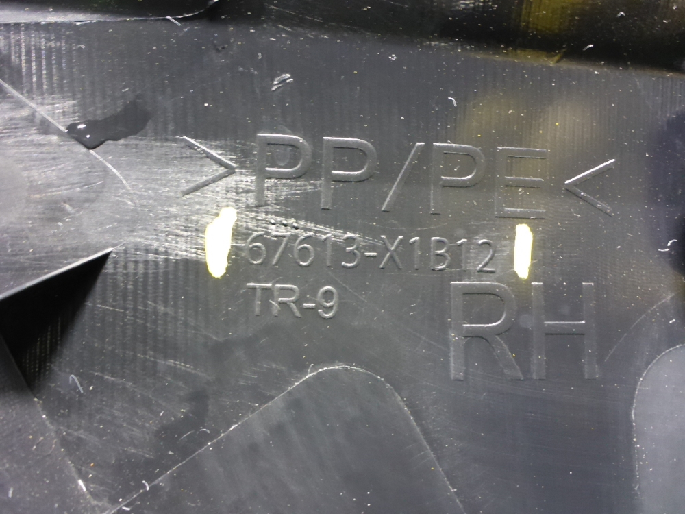 Обшивка двери задней правой