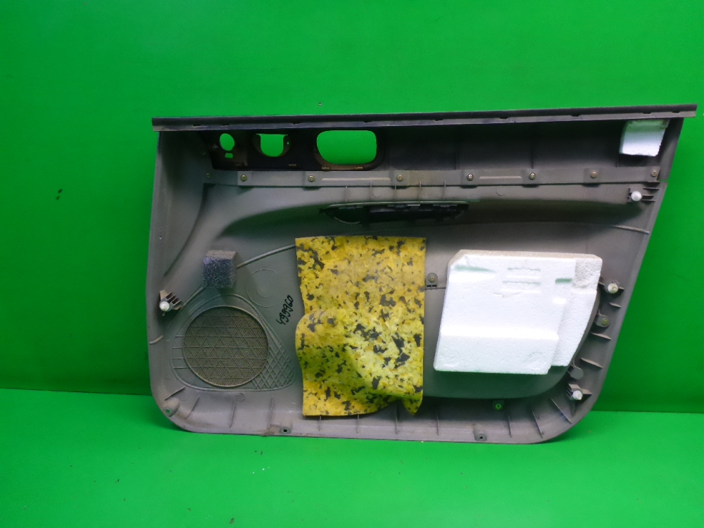 Обшивка двери передней левой