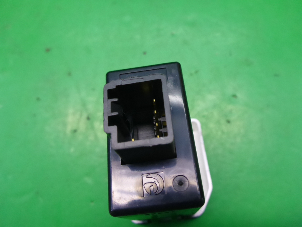 Кнопка корректора фар