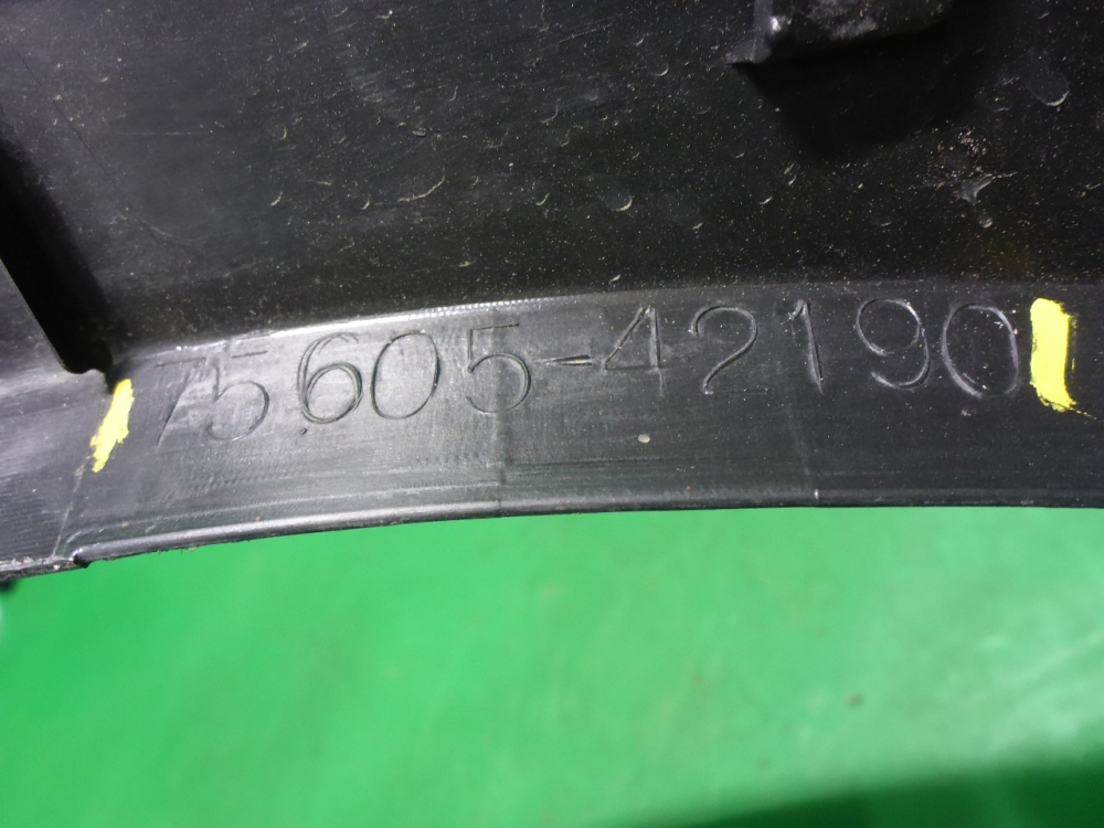 Накладка заднего крыла правого