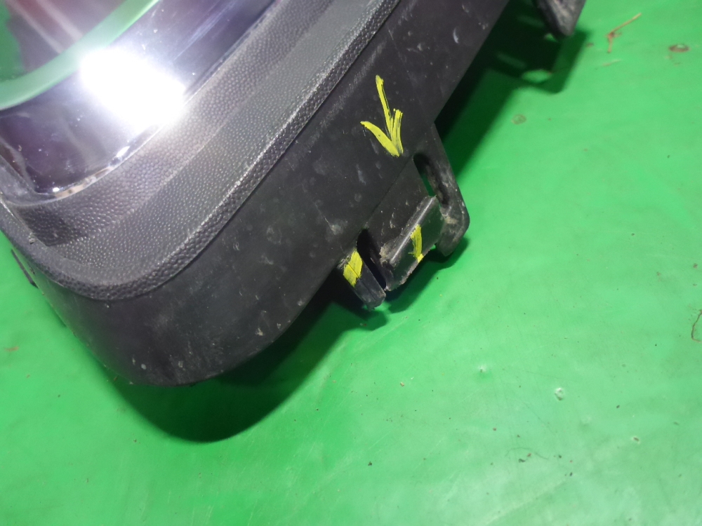 Рамка противотуманной фары левой