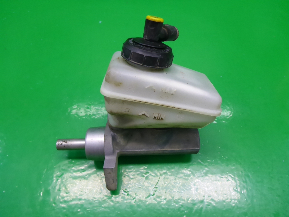 Цилиндр тормозной главный