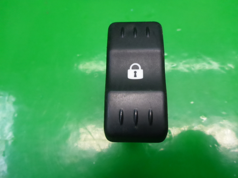 Кнопка центрального замка