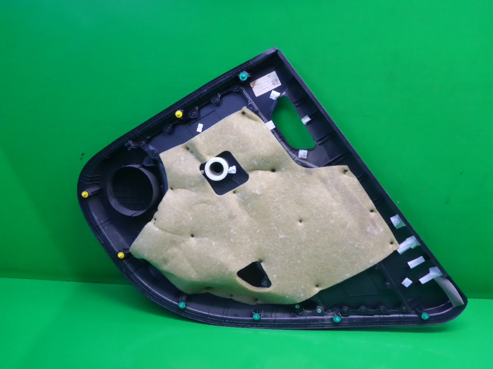 Обшивка двери задней левой