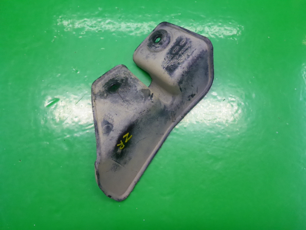 Брызговик задний правый