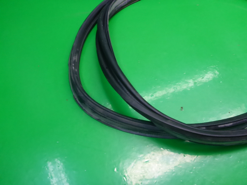 Уплотнитель багажника