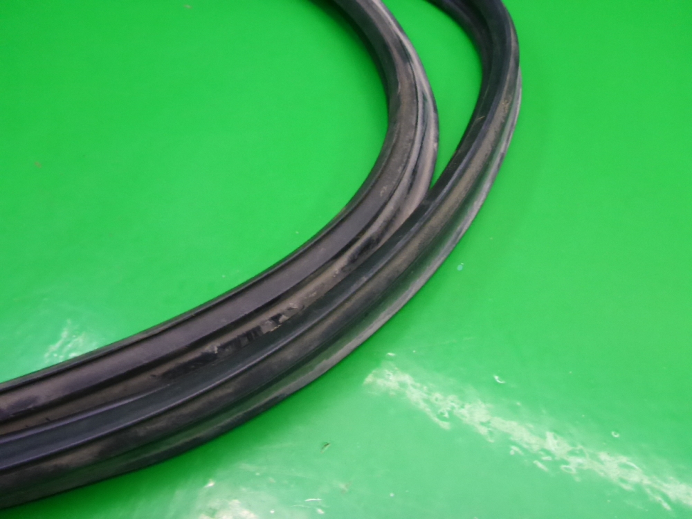 Уплотнитель багажника