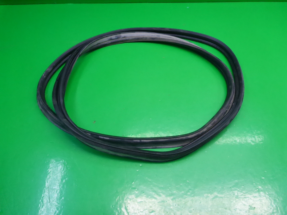 Уплотнитель багажника