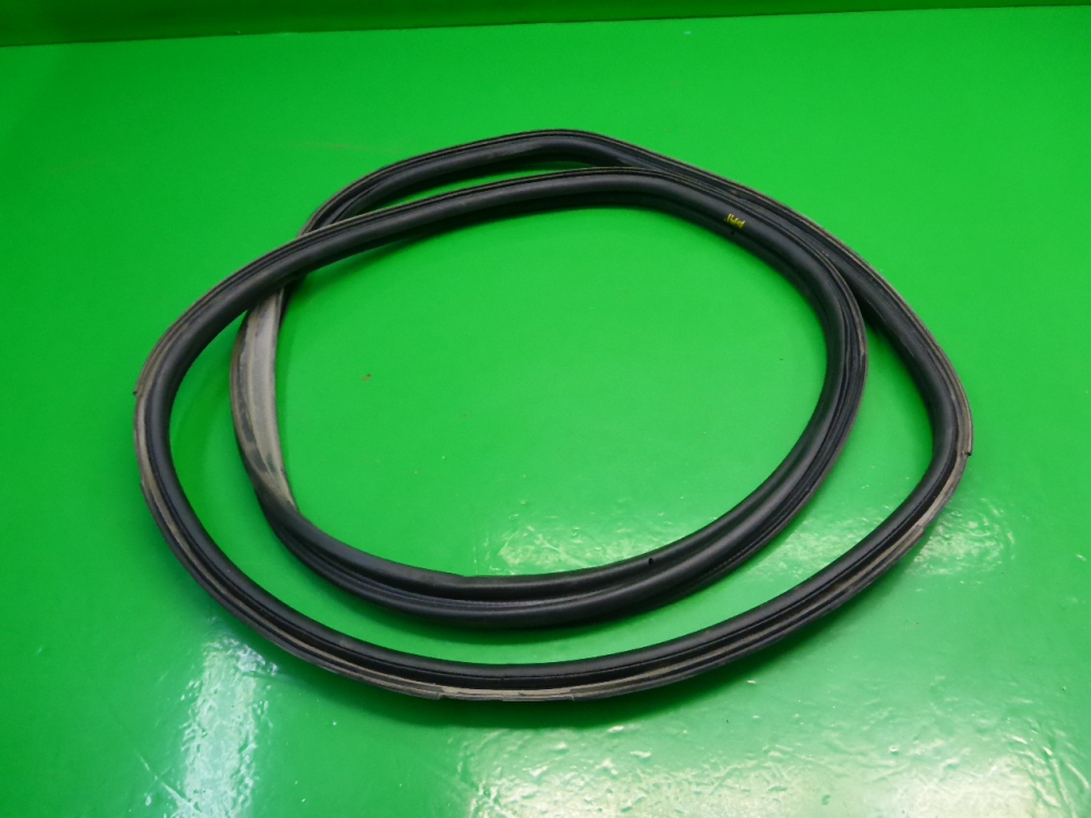 Уплотнитель багажника