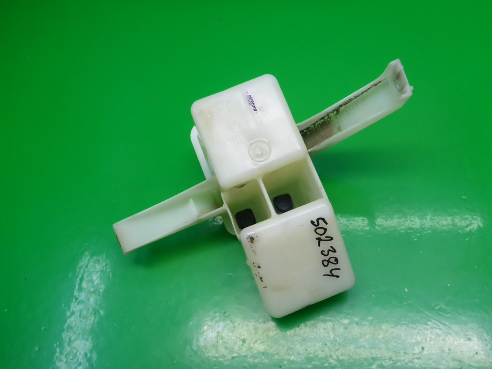 Кронштейн заднего бампера правый