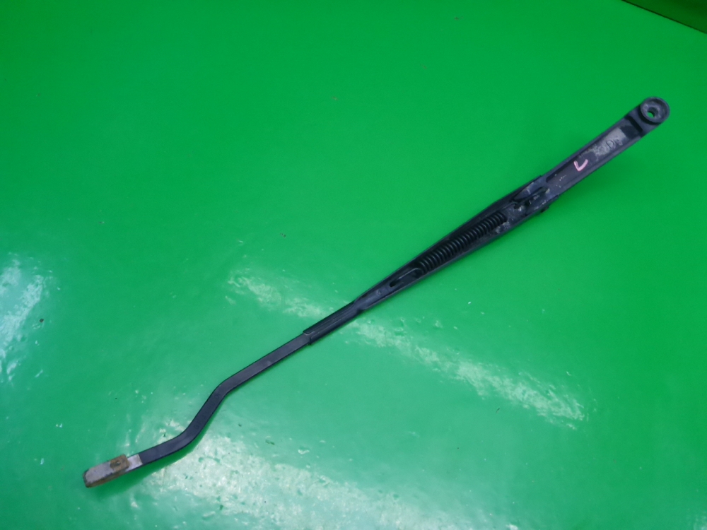 Поводок стеклоочистителя передний левый