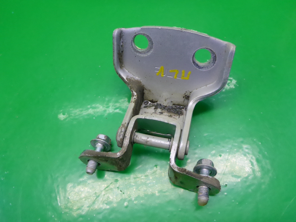 Петля двери передней левой верхняя