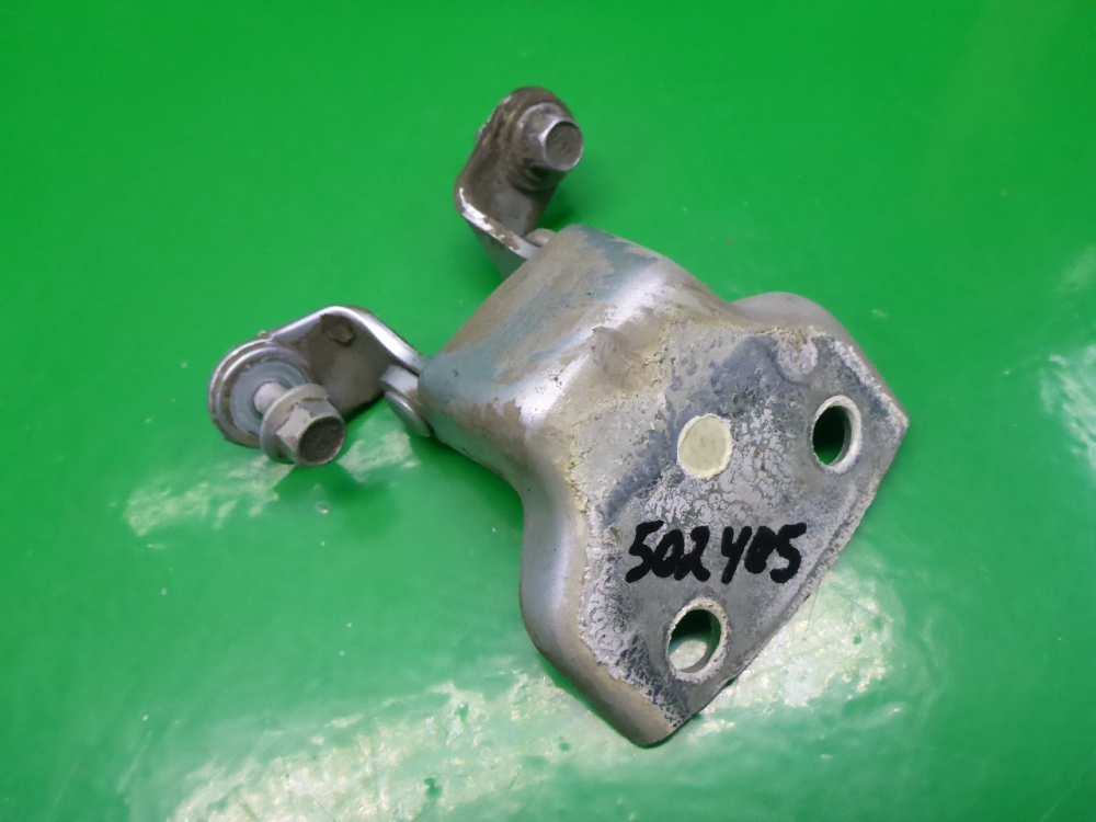 Петля двери передней левой верхняя