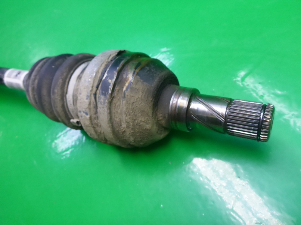 Полуось передняя левая