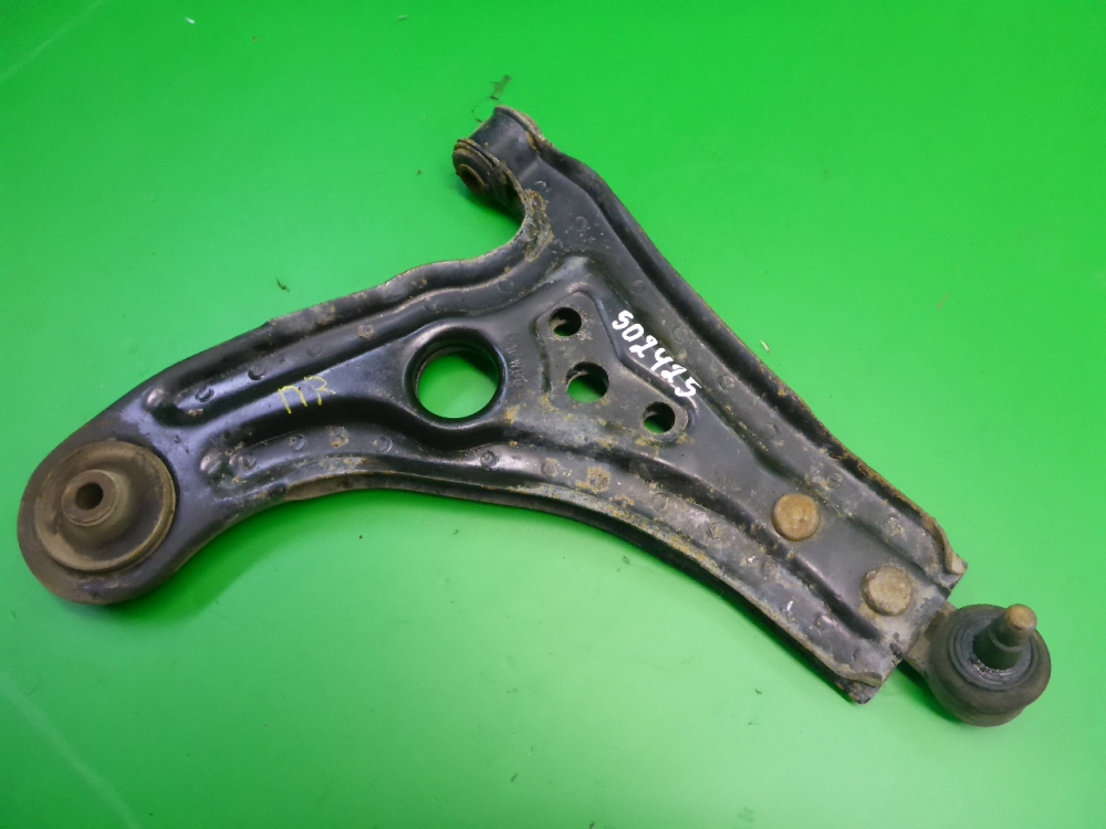 Рычаг передний правый