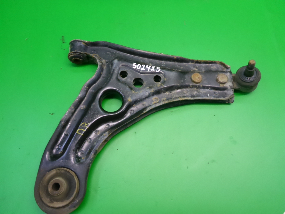 Рычаг передний правый