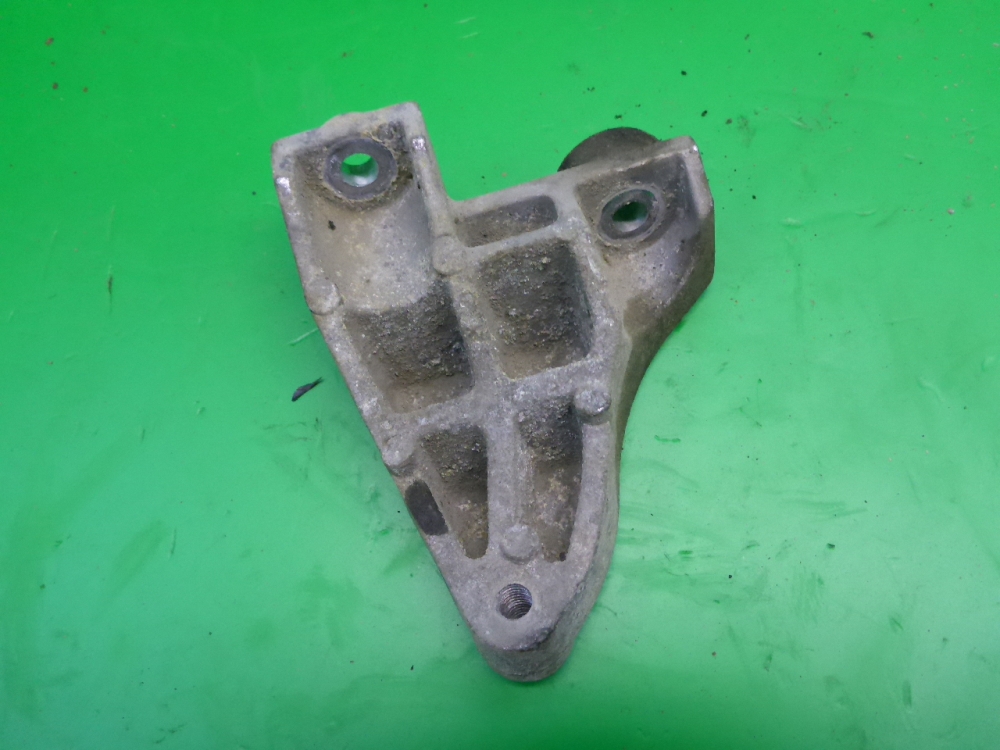 Кронштейн генератора