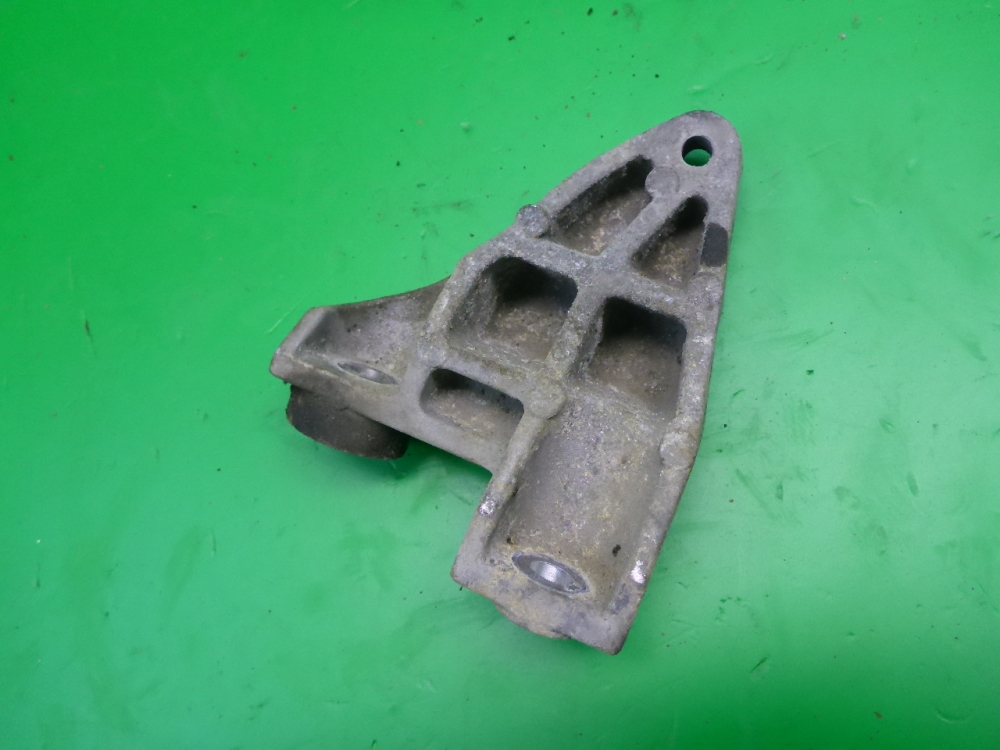 Кронштейн генератора