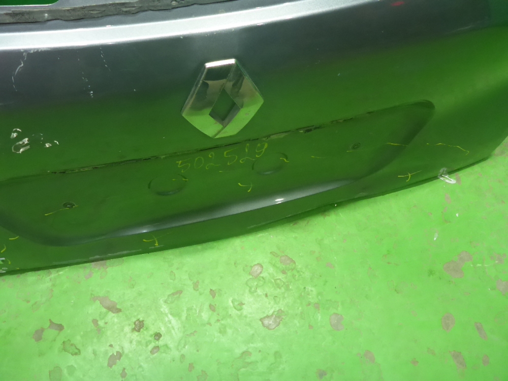 Дверь багажника