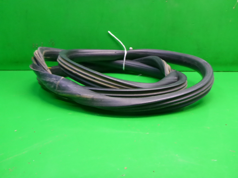 Уплотнитель двери