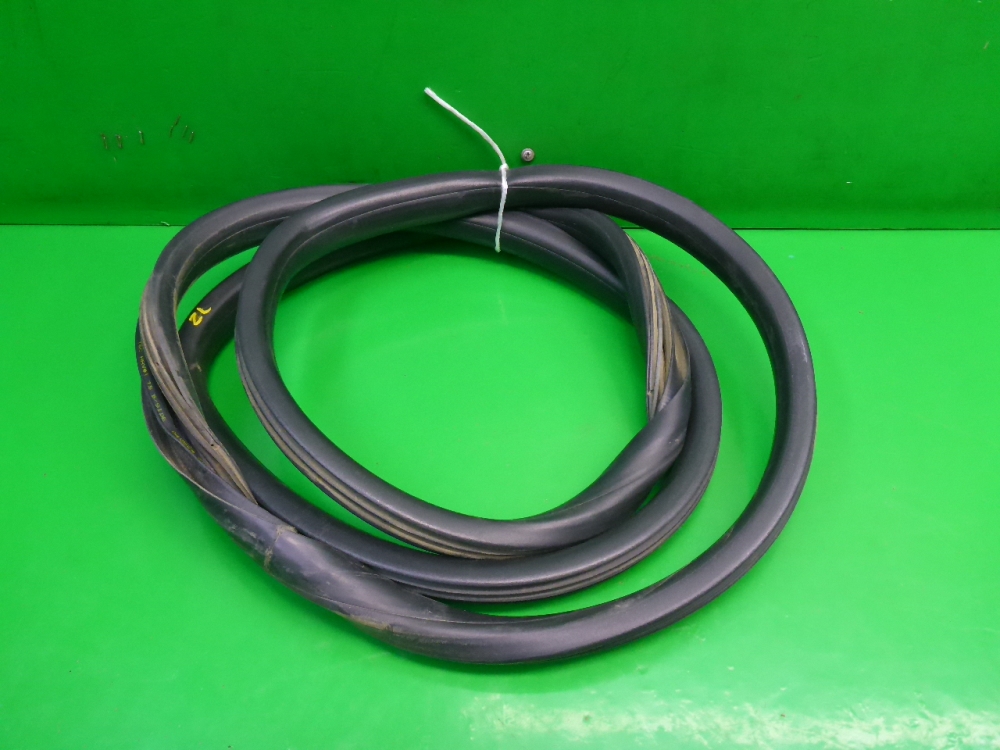 Уплотнитель двери