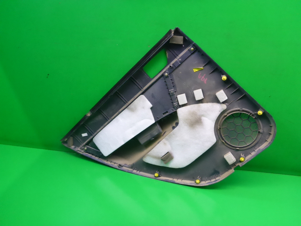 Обшивка двери задней правой