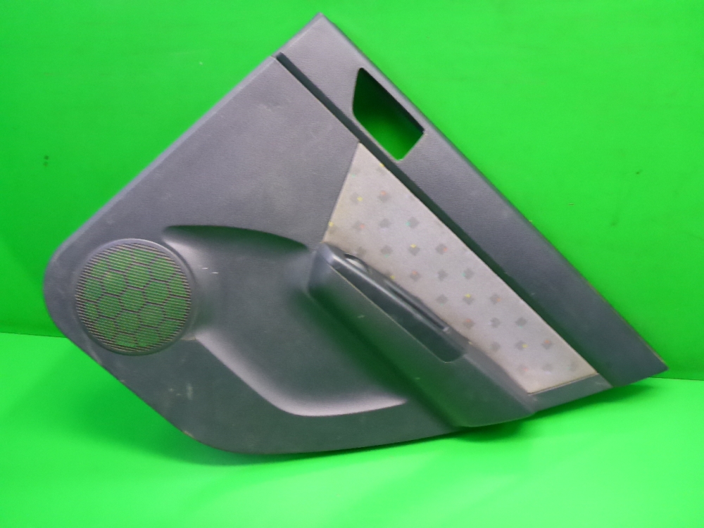 Обшивка двери задней правой