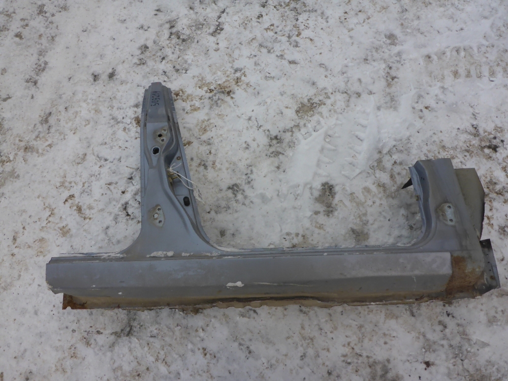 Порог со стойкой правый