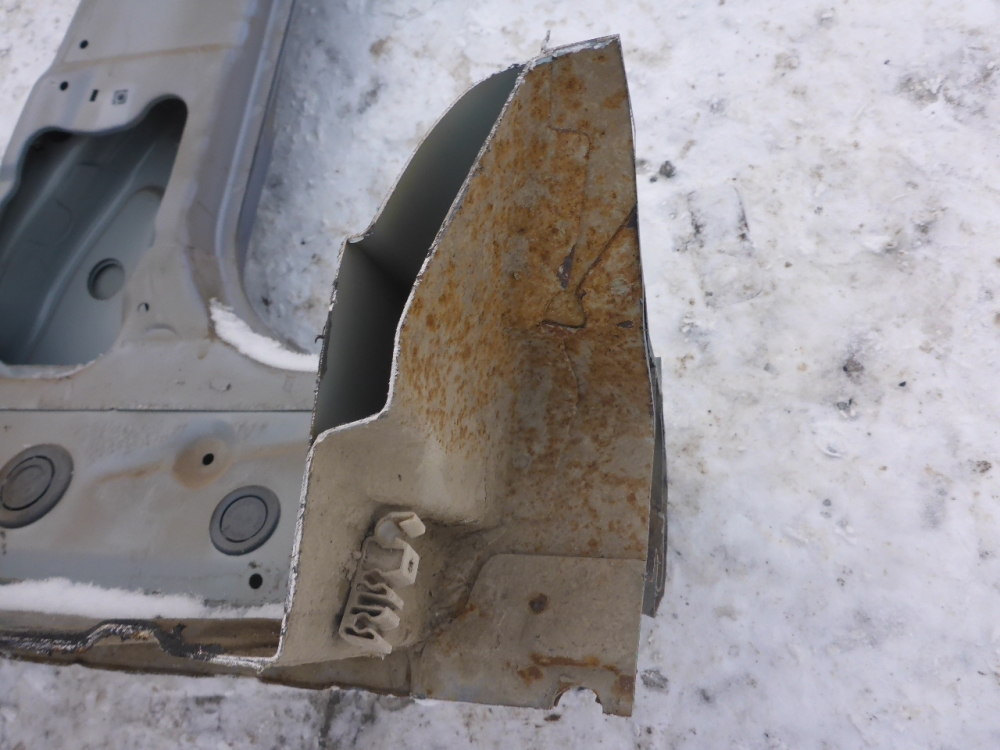 Порог со стойкой правый