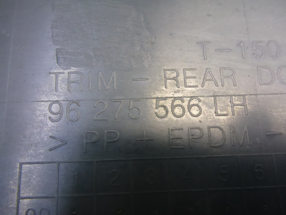 Обшивка двери задней левой