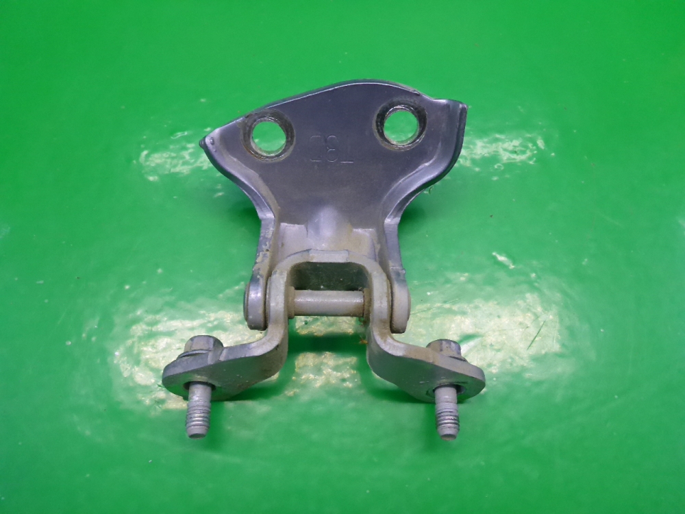 Петля двери задней левой верхняя