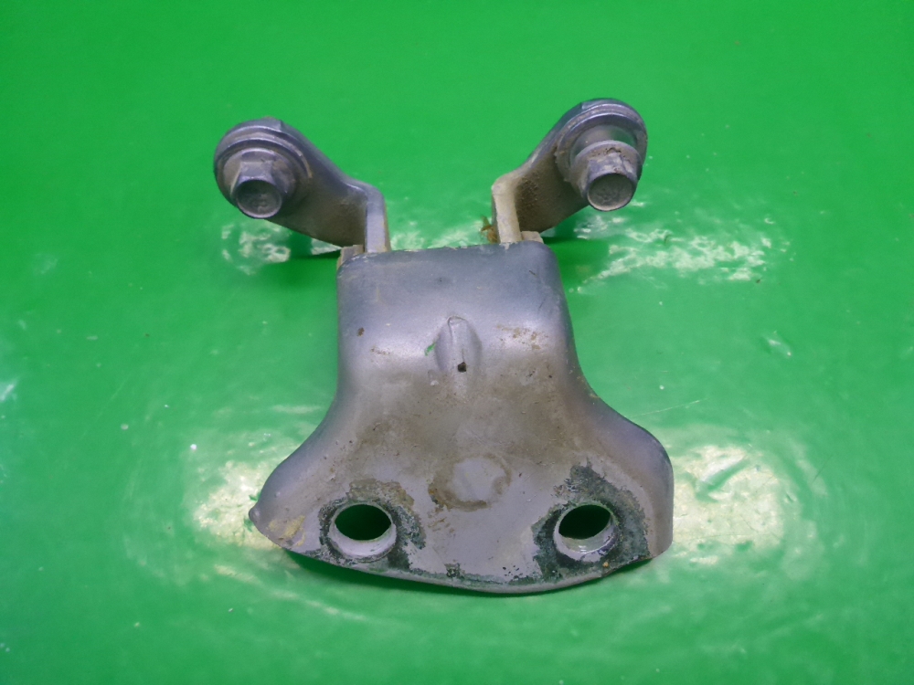 Петля двери задней левой верхняя