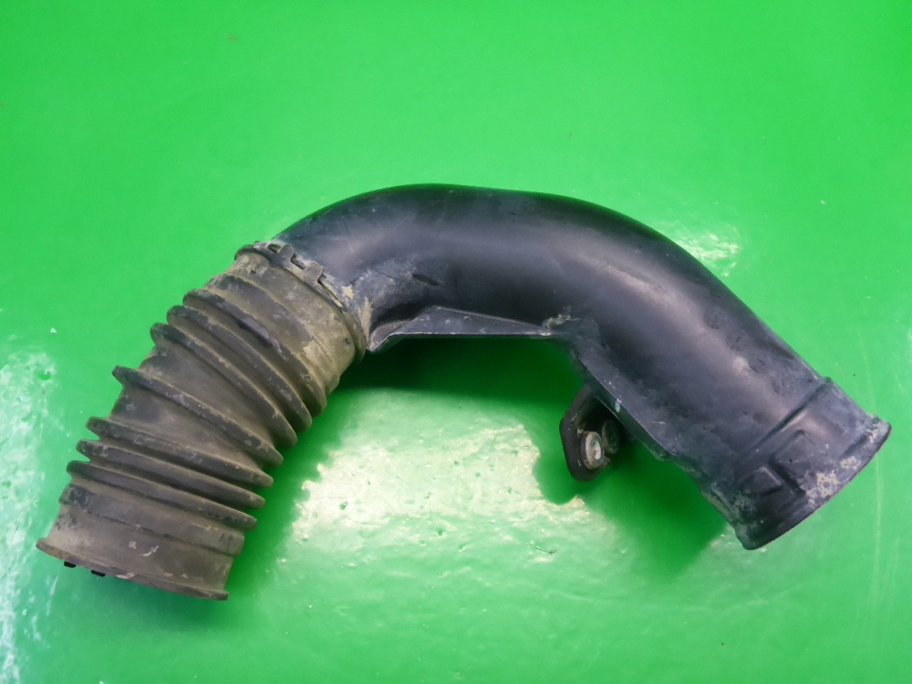 Патрубок воздушного фильтра