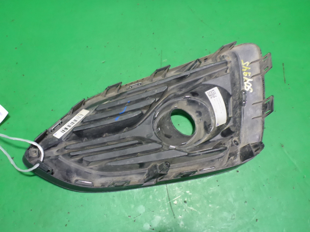 Рамка противотуманной фары левой