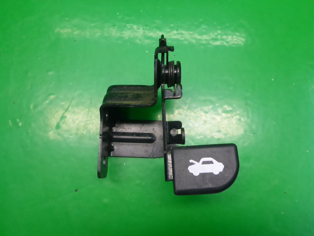 Ручка открывания капота