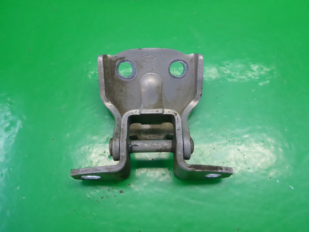 Петля двери задней левой верхняя