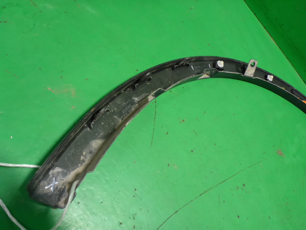 Накладка переднего крыла правого