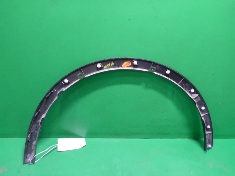 Накладка переднего крыла правого