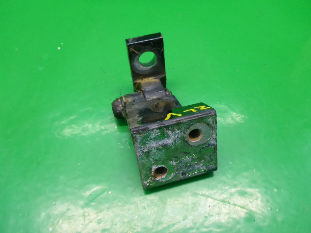 Петля двери задней левой верхняя