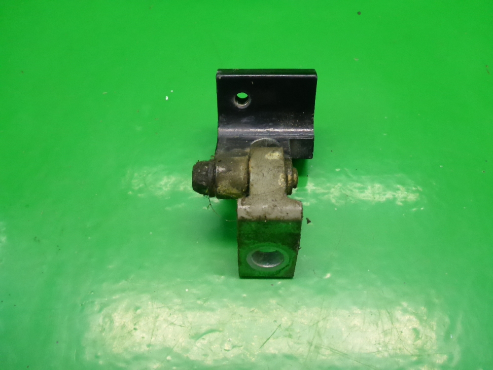 Петля двери задней левой верхняя