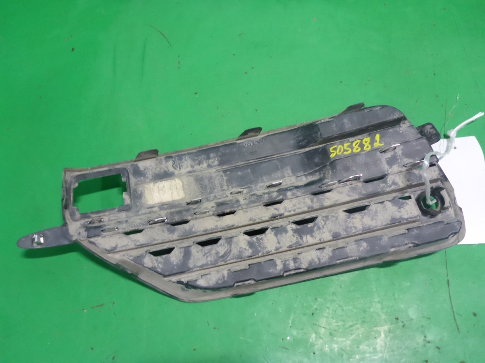 Решетка в бампер правая