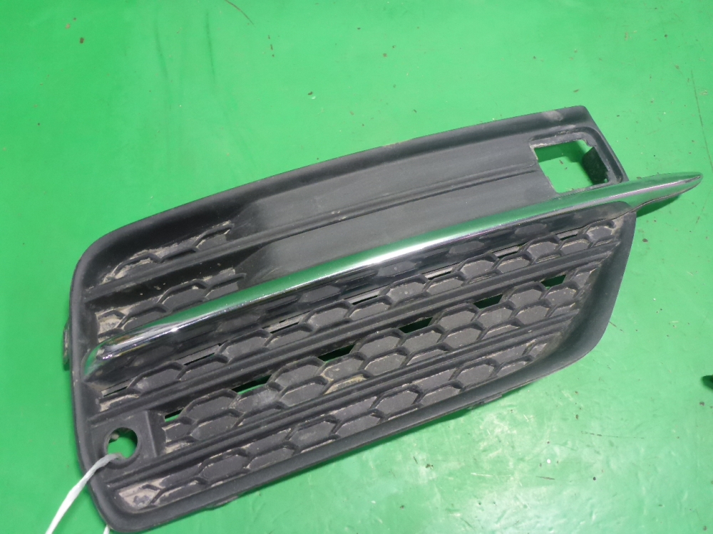 Решетка в бампер правая