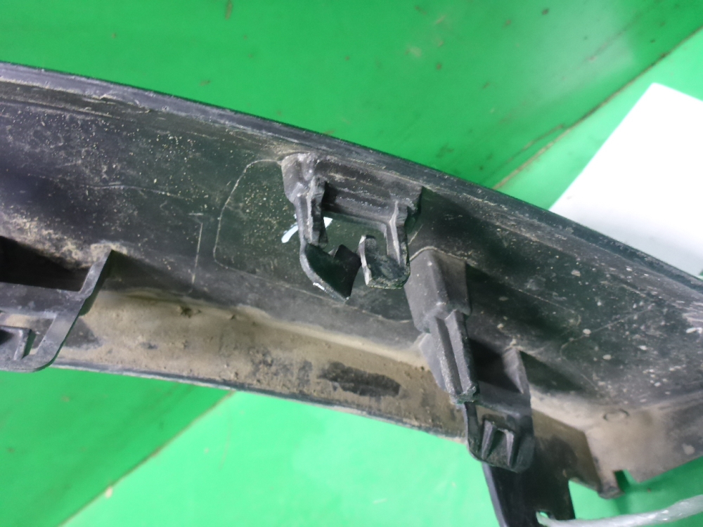 Накладка переднего крыла левого