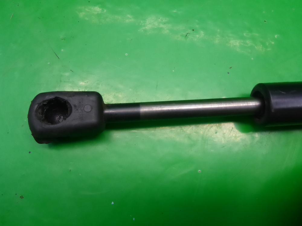 Амортизатор стекла багажника