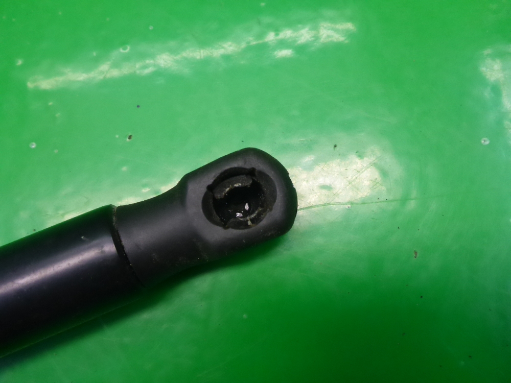 Амортизатор стекла багажника